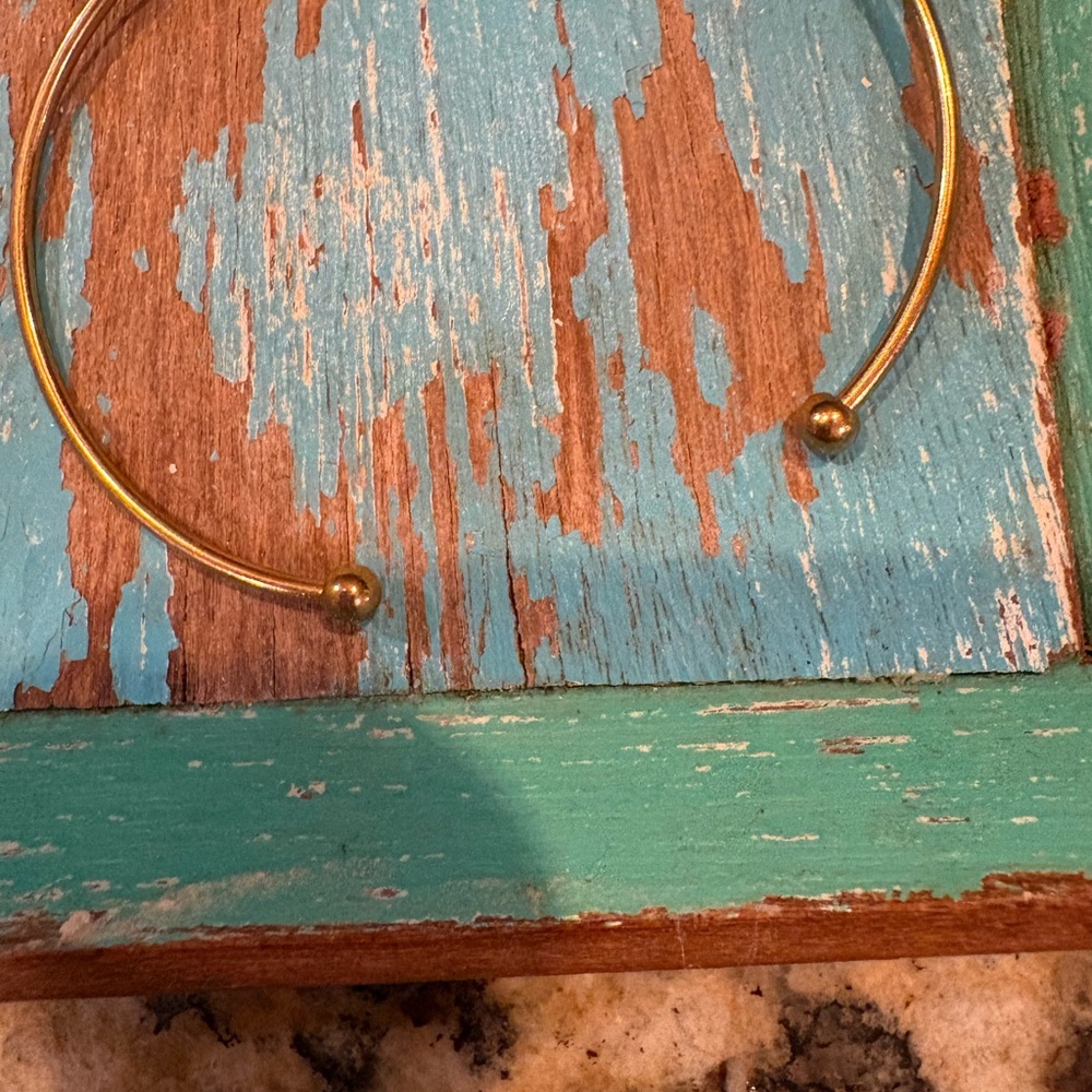 ▪️Thin Gold Block Open Bangle - Picture 4 of 6